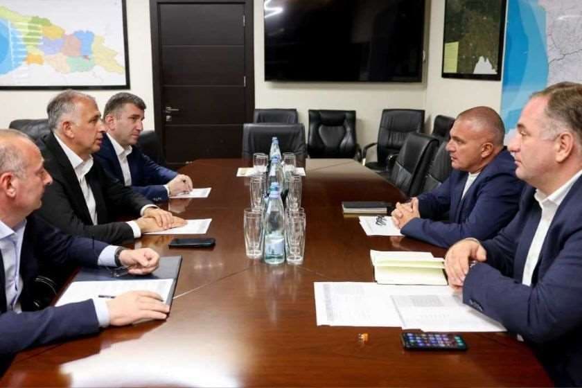 აჭარის მთავრობის თავმჯდომარე საქართველოს ინფრასტრუქტურის მინისტრს და მუნიციპალური განვითარების ფონდის აღმასრულებელ დირექტორს შეხვდა