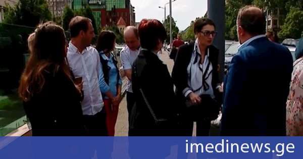 ოპოზიციური ერთობის ილუზია - პოლიტიკური ტაიმაუტიდან დაბრუნებული თაკო ჩარკვიანი და მძიმე პოლიტიკური ბრალდებები სააკაშვილზე თავდამსხმელების წინააღმდეგ. „ქრონიკის“ სიუჟეტი
