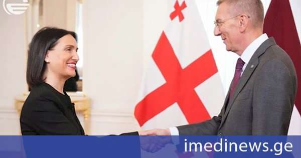 ლატვიაში საქართველოს საგანგებო და სრულუფლებიანმა ელჩმა, ანა აბულაძემ ლატვიის რესპუბლიკის პრეზიდენტს, ედგარს რინკევიჩს რწმუნებათა სიგელები გადასცა