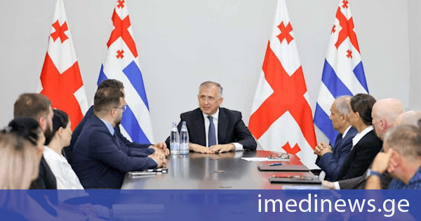 აჭარის მთავრობის თავმჯდომარემ, ზურაბ პატარაძემ რეგიონის სავაჭრო-სამრეწველო პალატის თანამშრომლებთან და ბიზნეს-ასოციაციების წარმომადგენლებთან შეხვედრა გამართა