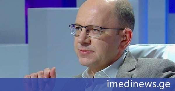 გია აბაშიძე: მარიამობის დღესასწაულზე პრეზიდენტმა საპროტესტო აქციებზე დანაშაულის ჩამდენი რამდენიმე პირი შეიწყალა - მათ დანაშაული აღიარეს, მოინანიეს და პრეზიდენტს შეწყალების თხოვნით მიმართეს. ხელისუფლების ეს გადაწყვეტილება მორიგი ჰუმანური აქტია