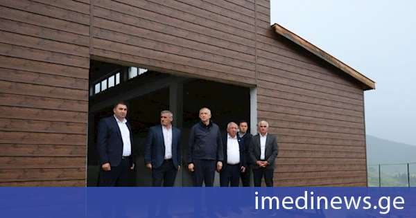 აჭარის მთავრობის თავმჯდომარე ზურაბ პატარაძე ხულოს მუნიციპალიტეტის სოფლებში, ღორჯომსა და დიდაჭარაში ინფრასტრუქტურული პროექტების მიმდინარეობას გაეცნო და მოსახლეობას შეხვდა