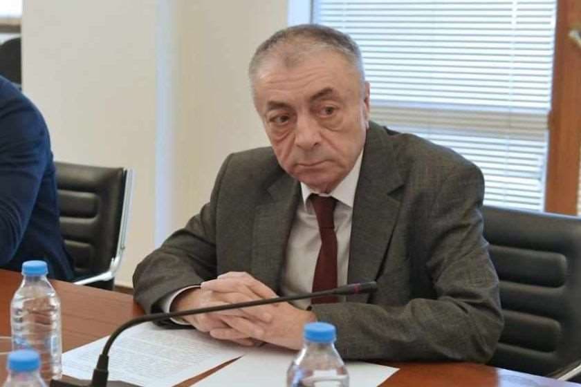 თენგიზ შარმანაშვილი შეწყალების შესახებ გიორგი ჩიკვაიძის განცხადებაზე: რაც არ გინდათ, არავინ დაგაძალებთ. ისე ნუ დახატავთ სიტუაციას, რომ თუ თქვენ არ დაწერთ შესაბამის თხოვნას, ეს ხელისუფლება ჩამოშლის პირას მივა