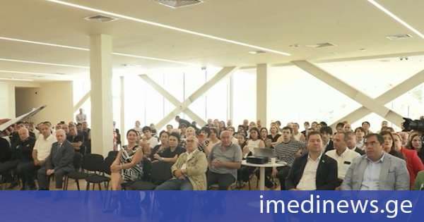 ზუგდიდში, ზვიად გამსახურდიას სახელობის ცენტრში ორგანიზაციების „მშვიდობის ელჩების და „მრავალშვილიანი საქართველოს ერთობლივი საქმიანობის ანგარიშის პრეზენტაცია შედგა
