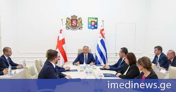 აჭარის მთავრობის თავმჯდომარე ზურაბ პატარაძის ხელმძღვანელობით მთავრობის სხდომა გაიმართა