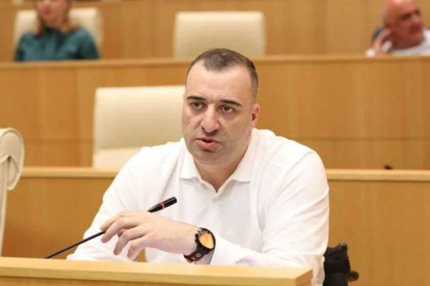 რატი იონათამიშვილი: 226 მსჯავრდებული მარიამობის დღესასწაულს საკუთარ ოჯახებში შეხვდა. ეს იყო სახელმწიფოს მეთაურის და სახელმწიფოს მხრიდან გადადგმული ჰუმანური აქტი, რომელმაც იმ ადამიანებს, ვინც დანაშაული აღიარა და მოინანია, მისცა შესაძლებლობა, დაუბრუნდნენ არა მხოლოდ საკუთარ ოჯახებს, არამედ კეთილსინდისიერი ცხოვრების წესს
