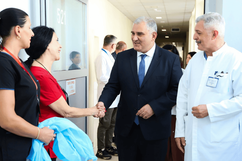 მიხეილ სარჯველაძე ხეჩინაშვილის სახელობის საუნივერსიტეტო კლინიკის დამწვრობის ცენტრში იმყოფებოდა