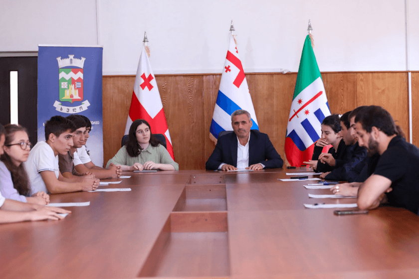 ხულოს მუნიციპალიტეტში, მერის ახალგაზრდულ მრჩეველთა საბჭოს სხდომა გაიმართა