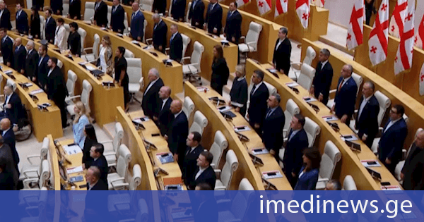 პარლამენტის საშემოდგომო სესიის პირველი დღე და პოლიტიკური განცხადებები სხდომათა დარბაზში. „ქრონიკის“ სიუჟეტი