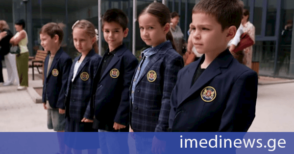სასკოლო ფორმების გაცემა დაიწყო. ფორმების შეძენა 15 სექტემბრიდან უკვე ელექტრონულ პლატფორმაზე იქნება შესაძლებელი. „ქრონიკის“ სიუჟეტი