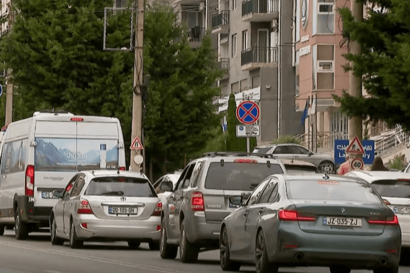 ღამის საათებში სატრანსპორტო საშუალებების გადაჭარბებულ ხმაურზე კონტროლი და სანქციები მკაცრდება. „ქრონიკის“ სიუჟეტი