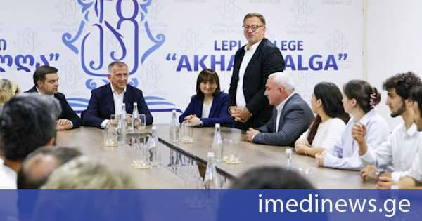 აჭარის მთავრობის თავმჯდომარე ზურაბ პატარაძე პროფესიული განათლების ინტერნაციონალიზაციის ქვეპროგრამის მონაწილე სტუდენტებსა და მასწავლებლებს შეხვდა