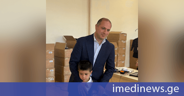 გივი მიქანაძემ პირველკლასელ შვილს სასკოლო ფორმა შეუძინა