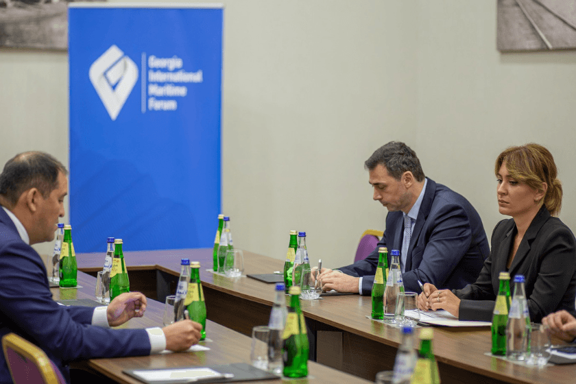 ეკონომიკისა და მდგრადი განვითარების მინისტრის მოადგილე თამარ იოსელიანი ყაზახეთის რესპუბლიკის ტრანსპორტის ვიცე-მინისტრ ჟანიბეკ ტაიჟანოვს შეხვდა