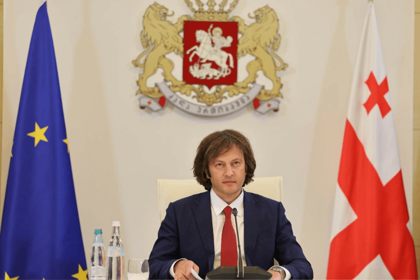 ირაკლი კობახიძე: სკოლებში სწავლას იწყებს 45 ათასი პირველკლასელი, 30-მდე განახლებულ სკოლაში დაიწყება სწავლა, წარმატებით დავიწყეთ სახელმძღვანელოების განახლების პროგრამა, მთლიანად განახლდება სასკოლო სახელმძღვანელოები, რომლებიც დაეფუძნება მათ შორის ჩვენს ტრადიციულ ღირებულებებს