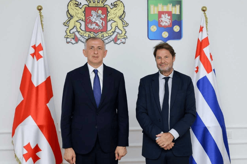 აჭარის მთავრობის თავმჯდომარე ზურაბ პატარაძე საქართველოში გაეროს განვითარების პროგრამის მუდმივ წარმომადგენელს, დაგლას უებს შეხვდა