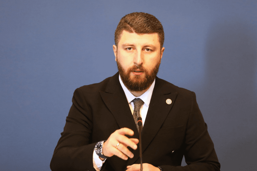 არჩილ გორდულაძე: ევროპული ბიუროკრატია იქამდე მივიდა, რომ თურმე გმირობაა სამართალდამცავი ორგანოსთვის „მოლოტოვის კოქტეილის“ სროლა და ამ ყველაფერში ღიად, საჯაროდ ფულის გადახდა, შემდეგ სახელმწიფოსთვის დაბრალება, რომ ამაზე პასუხის მოთხოვნა თურმე არის დემოკრატიული უკუსვლა