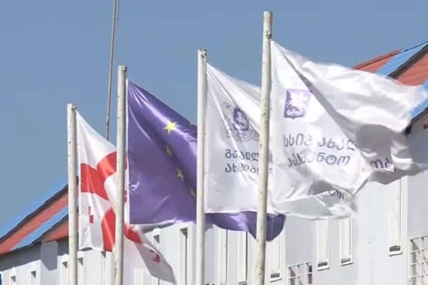 ანაკლიის ახალგაზრდულ ბანაკში სხვადასხვა სფეროს წარმომადგენლებთან შეხვედრები გრძელდება