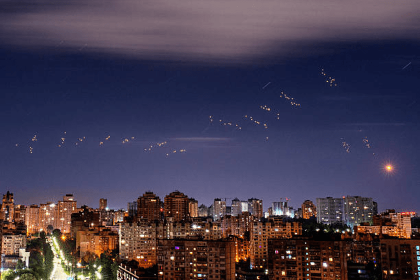 მედია: კიევზე რუსეთის დრონებით თავდასხმის შედეგად 8 ადამიანი დაშავდა
