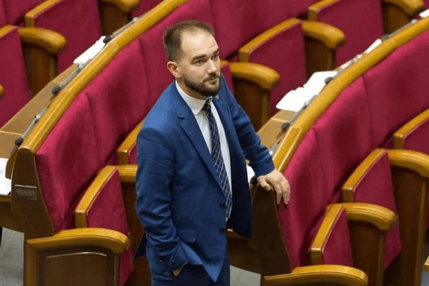 უკრაინული მედია: ზელენსკის პარტიის ყოფილ დეპუტატს ქრთამის აღების საქმეზე 9 წლით პატიმრობა მიუსაჯეს