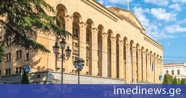 იურიდიულ საკითხთა კომიტეტის სხდომაზე საქართველოს უზენაესი სასამართლოს მოსამართლეობის კანდიდატს, დავით მამისეიშვილს მოუსმენენ