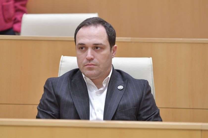 გიორგი გაბუნია: მოლოდინი მაქვს, რომ უახლოეს მომავალში პრემიერი კულტურის მინისტრის ახალ კანდიდატურას წარადგენს. მზად ვართ ახალ მინისტრთან ვიმუშაოთ იმ პრობლემების გადაჭრაზე, რა პრობლემებიც და გამოწვევებიც ჩვენს სფეროში არსებობს