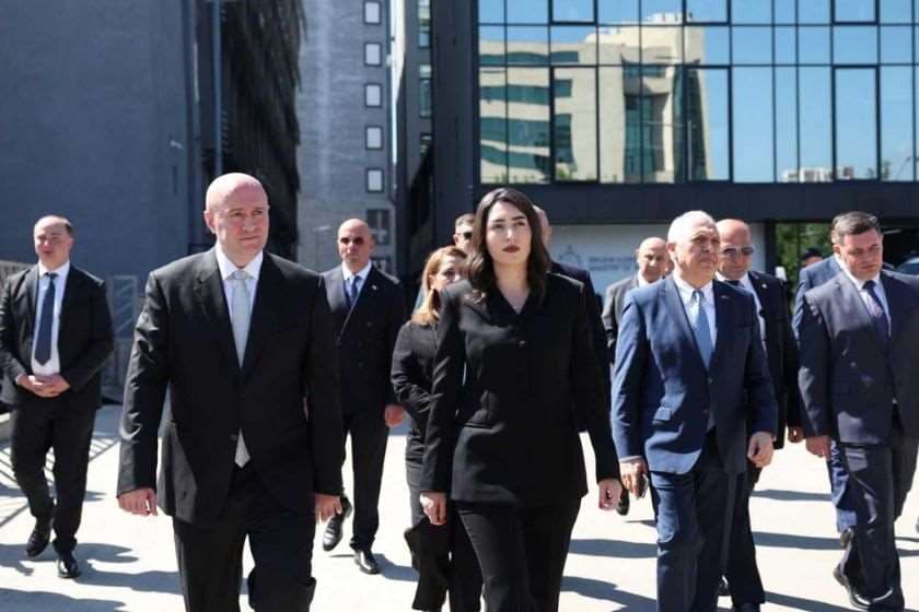 სომხეთის რესპუბლიკის შინაგან საქმეთა მინისტრი დელეგაციასთან ერთად, საექსპერტო-კრიმინალისტიკურ დეპარტამენტს ეწვია