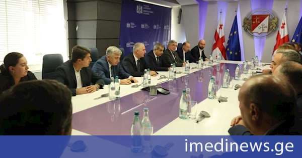 ფინანსთა მინისტრმა ლაშა ხუციშვილმა, შემოსავლების სამსახურის თანამშრომლებს ახალი ხელმძღვანელი წარუდგინა