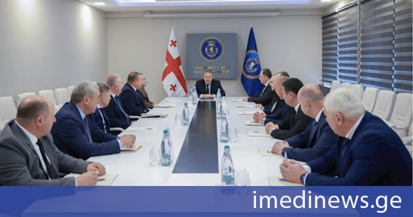 მერაბ გამყრელიძე რეგიონული სამმართველოების ხელმძღვანელებს შეხვდა