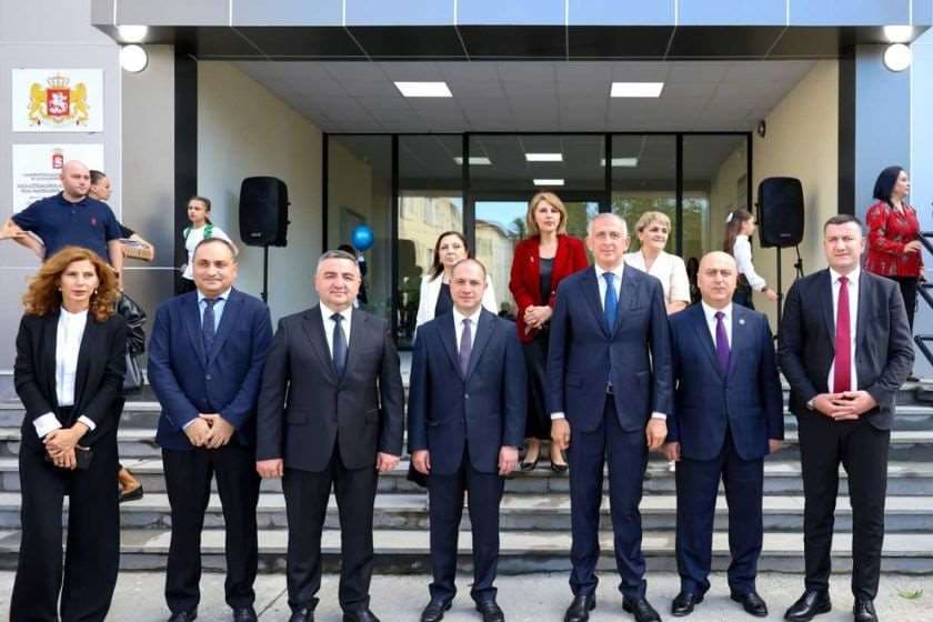 ზურაბ პატარაძემ და გივი მიქანაძემ მახინჯაურის საჯარო სკოლის განახლებული ინფრასტრუქტურა დაათვალიერეს და მოსწავლეებსა და მასწავლებლებს სწავლის დაწყება მიულოცეს