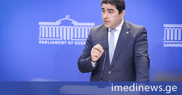 შალვა პაპუაშვილი უკრაინაში ომთან დაკავშირებით გერმანიის მმართველი პარტიის წარმომადგენლის განცხადებაზე: უკრაინას უყურებენ, როგორც თავის თავდაცვის ხაზს. ეს აჩვენებს თუ რა ცივსისხლიანია საერთაშორისო პოლიტიკა. ყველამ უნდა გაიაზროს თუ რა ბედი ელოდა საქართველოს. საქართველო უნდა ყოფილიყო მეორე ფრონტი. რა თქმა უნდა, ტაშს დაგვიკრავდნენ და წითელ ხალიჩებს დაგვიგებდნენ, მაგრამ წითელ ხალიჩაზე გამვლელიც აღარ დარჩებოდა ამ ქვეყანაში ეს სცენარი, რომ განხორციელებულიყო