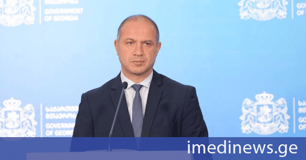 გივი მიქანაძე: თბილისის 21-ე საჯარო სკოლასთან დაკავშირებით სამინისტროში ექსპერტიზის დასკვნა ოფიციალურად 17 სექტემბერს შემოვიდა და ჩვენ მყისიერად მივიღეთ გადაწყვეტილება, რომელიც იყო ერთადერთი და უალტერნატივო - ჩვენი მოსწავლეებისა და მასწავლებლების სიცოცხლესა და ჯანმრთელობას რისკის ქვეშ ვერ დავაყენებთ