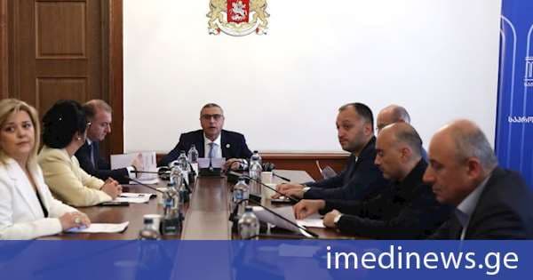 საპროცედურო საკითხთა კომიტეტმა მაია ბითაძის ადგილმონაცვლის, ქეთევან ხუროძის პარლამენტის წევრის უფლებამოსილების ცნობის საკითხს მხარი დაუჭირა