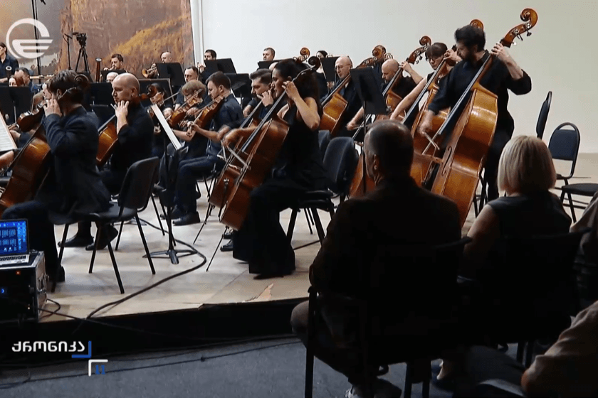 ეროვნული სიმფონიური ორკესტრის აუდიტორიაში მსმენელის წინაშე საფესტივალო ორკესტრი, აფხაზეთის კაპელა და სოლისტი ანდრია ბოლქვაძე წარდგნენ