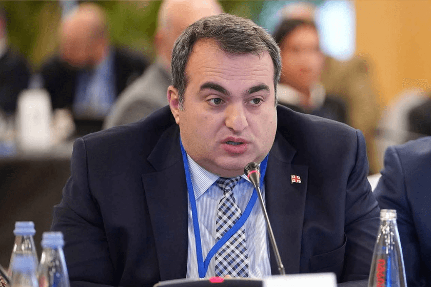 ლაშა დარსალია: ჩვენთვის თანამშრომლობა ნებისმიერ პარტნიორთან ძალიან მნიშვნელოვანია. თანამშრომლობის შიგნით თუ არსებობს კითხვები, ამ კითხვების დასმაც და პასუხების მოსმენაც ასევე მნიშვნელოვანი პროცესის ნაწილია