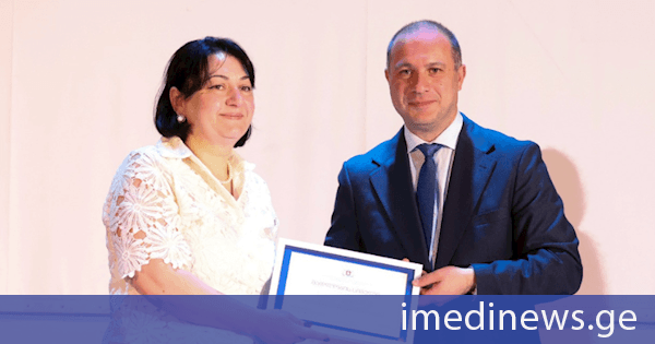 გივი მიქანაძემ ხარაგაულის, ტყიბულისა და თერჯოლის მუნიციპალიტეტების ღვაწლმოსილი პედაგოგები მადლობის სიგელებით დააჯილდოვა