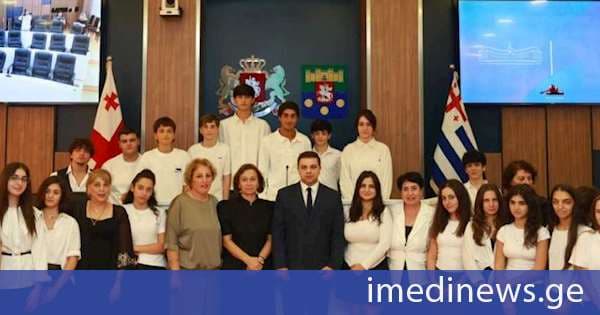 ცოტნე ანანიძე: ახალგაზრდებთან ურთიერთობა, მათთან პირდაპირი დიალოგი ჩვენთვის ყოველთვის მნიშვნელოვანია. სწორედ ასეთი ინტერაქციული შეხვედრები ეხმარება მომავალ თაობას, უკეთ გაიაზროს საკუთარი როლი სახელმწიფოებრივ პროცესებში