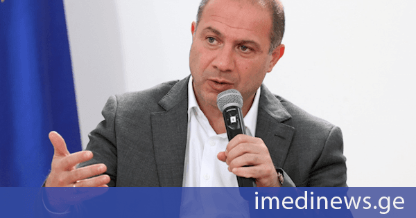 გივი მიქანაძე: სკოლებთან დაკავშირებით ვრცელდება ცრუ ინფორმაცია, რომ თითქოს რომელიმე სკოლის ადგილას რაიმე სხვა შენობის აშენება იგეგმება - ეს არის ტყუილი და ამას გეუბნებით სრული პასუხისმგებლობით, სადაც კი სკოლის დემონტაჟი განხორციელდება, თბილისსა თუ სხვა ქალაქებში, იმ ადგილზე კვლავ აშენდება სკოლა, რომელიც იქნება თანამედროვე სტანდარტების შესაბამისი