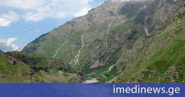 შსს: დევდორაკში დამონტაჟებული ადრეული გაფრთხილების სისტემიდან, რომელიც კალაპოტში დინების მინიმალური აწევის შემთხვევაში ცვლილებას აფიქსირებს, შემოვიდა სასიგნალო შეტყობინება - სასაზღვრო გამშვები პუნქტი „დარიალიდან“ მოქალაქეების, ასევე, გამშვებ პუნქტზე დასაქმებულების უსაფრთხო ადგილზე ევაკუაცია განხორციელდა
