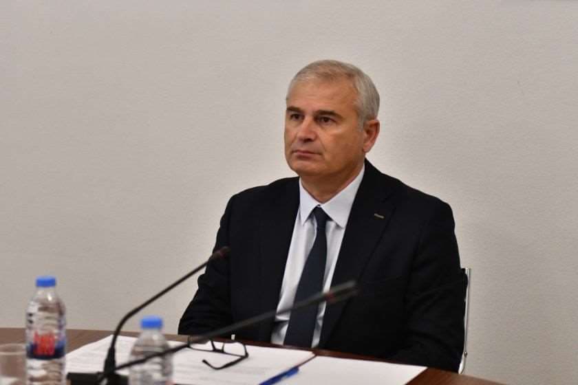 ირაკლი ქადაგიშვილი: იმ ყურძნის წილი, რომელიც სათანადო კონდიციამდე არ არის მიყვანილი, უნდა შევამცირებინოთ. უნდა დავაჯეროთ მევენახე, რომ ჯობია, მან შედარებით მცირე რაოდენობით მოიყვანოს მოსავალი, რადგან ფინანსურად უფრო მოგებული დარჩება