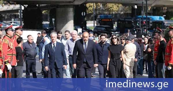 ზურაბ აბაშიძემ და საკრებულოს წევრებმა საქართველოს ერთიანობისთვის ბრძოლაში დაღუპული გმირების ხსოვნას პატივი მიაგეს