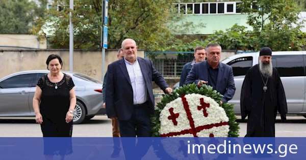 ბოლნისის მუნიციპალიტეტის მერის პირველმა მოადგილემ ალექსანდრე ზაბახიძემ საქართველოს ტერიტორიული მთლიანობისათვის დაღუპულთა და უგზო-უკვლოდ დაკარგულთა ხსოვნის მემორიალი გვირგვინით შეამკო