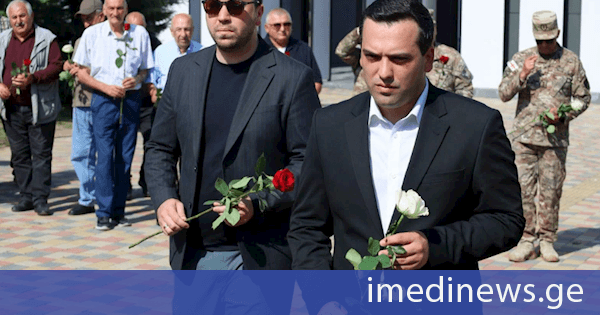 ახალციხის მუნიციპალიტეტის მერმა ვარლამ წიკლაურმა სამშობლოსთვის თავდადებულ გმირთა მემორიალი ყვავილებით შეამკო