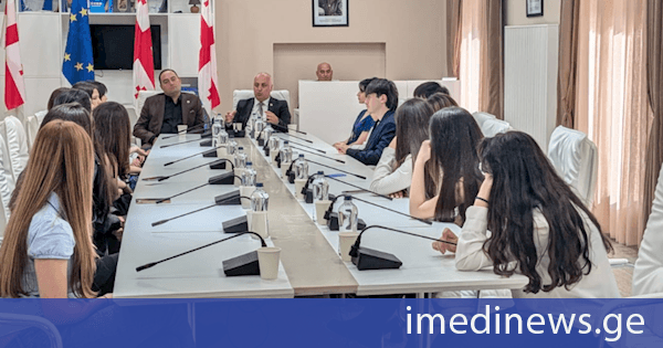 მცხეთა-მთიანეთის მუნიციპალიტეტის დელეგატი დიმიტრი ხუნდაძე დუშეთის მუნიციპალიტეტის მერიის მრჩეველთა ახალგაზრდული საბჭოს წევრებს შეხვდა