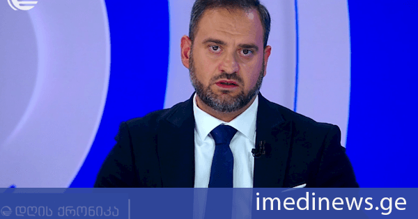 დავით ჩიხელიძე ოპოზიციაზე: შექმნიან რაღაც გაერთიანებას, არის გარკვეული ხმაურიანი განცხადებები, მაგრამ როცა სამუშაო პროცესი იწყება, სკამის გამო ბრძოლა წინა პლანზე გადმოიწევს ხოლმე და მათ შორის შეუთანხმებლობა იზრდება, რის შედეგადაც მათი გაერთიანება თუ შეიქმნა წინასაარჩევნოდ, არჩევნების შემდგომ იშლება, ხოლო თუ შეიქმნა არასაარჩევნო პერიოდში, რამდენიმე თვეში იშლებიან ისე, რომ მხოლოდ ერთი-ორ შეხვედრას მართავენ