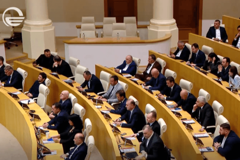 საქართველოს ბედი მხოლოდ საქართველოს მოქალაქეების ხელშია-პოლიტიკური განცხადებები პარლამენტში. „ქრონიკის“ სიუჟეტი