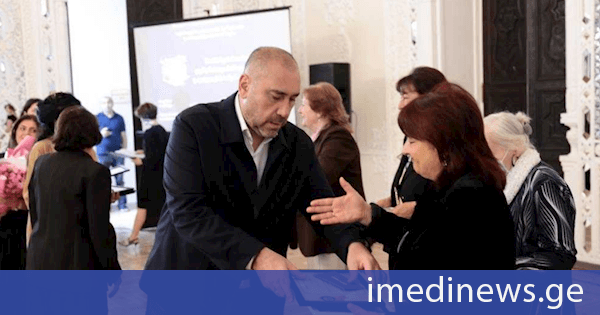 ზურაბ აბაშიძემ მთაწმინდის რაიონის ღვაწლმოსილი მასწავლებლების დაჯილდოებაში მიიღო მონაწილეობა