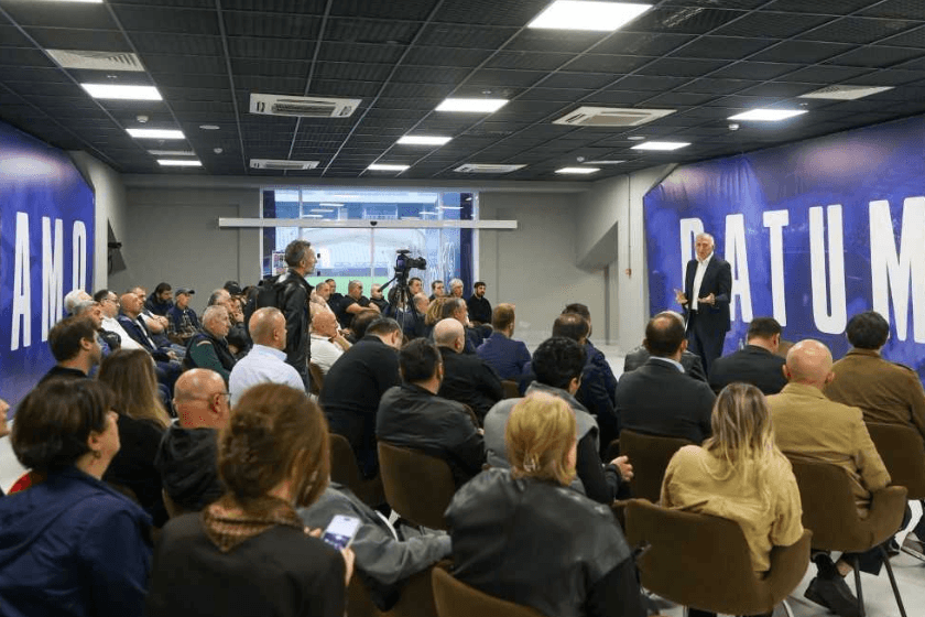 ზურაბ პატარაძე აჭარაში მოქმედი სპორტული ფედერაციების ხელმძღვანელებსა და ვეტერან სპორტსმენებს შეხვდა