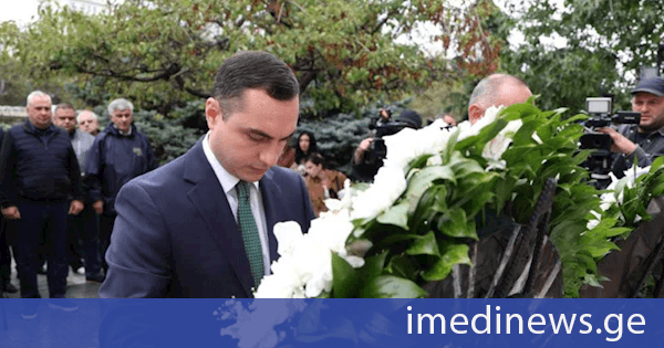 გიორგი ჯინჭარაძე: 34 წელი გავიდა გაგრის დაცემიდან. ამ დღეს შეეწირა მამაჩემი ქვეყნის ერთიანობას. იმ ადამიანების თავგანწირვა ჩვენთვის უდიდესი პასუხისმგებლობაა