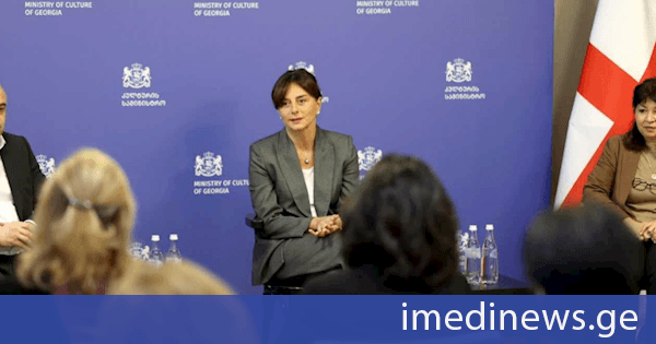 კულტურის მინისტრი მაია ბითაძე, პირველ მოადგილე მიხეილ კიკნაძესთან და მოადგილე თამარ შარაშიძესთან ერთად, სახელოვნებო სასწავლებლების ხელმძღვანელებს და წარმომადგენლებს შეხვდა